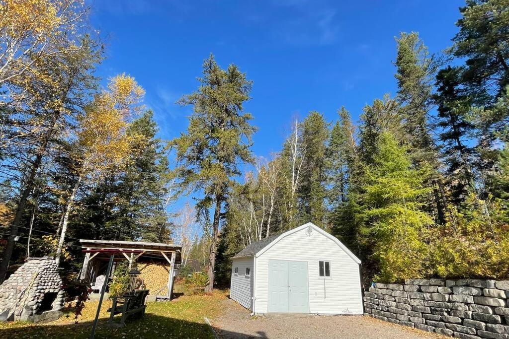 Le Chalet Bleu, Aux Pieds Des Monts-Valin Saint-David-de-Falardeau エクステリア 写真